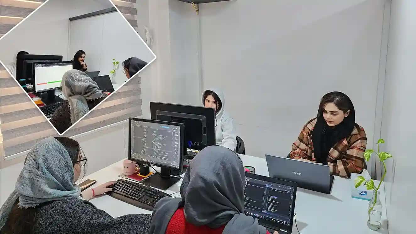 تیم برنامهنویسی باران در حال کار
